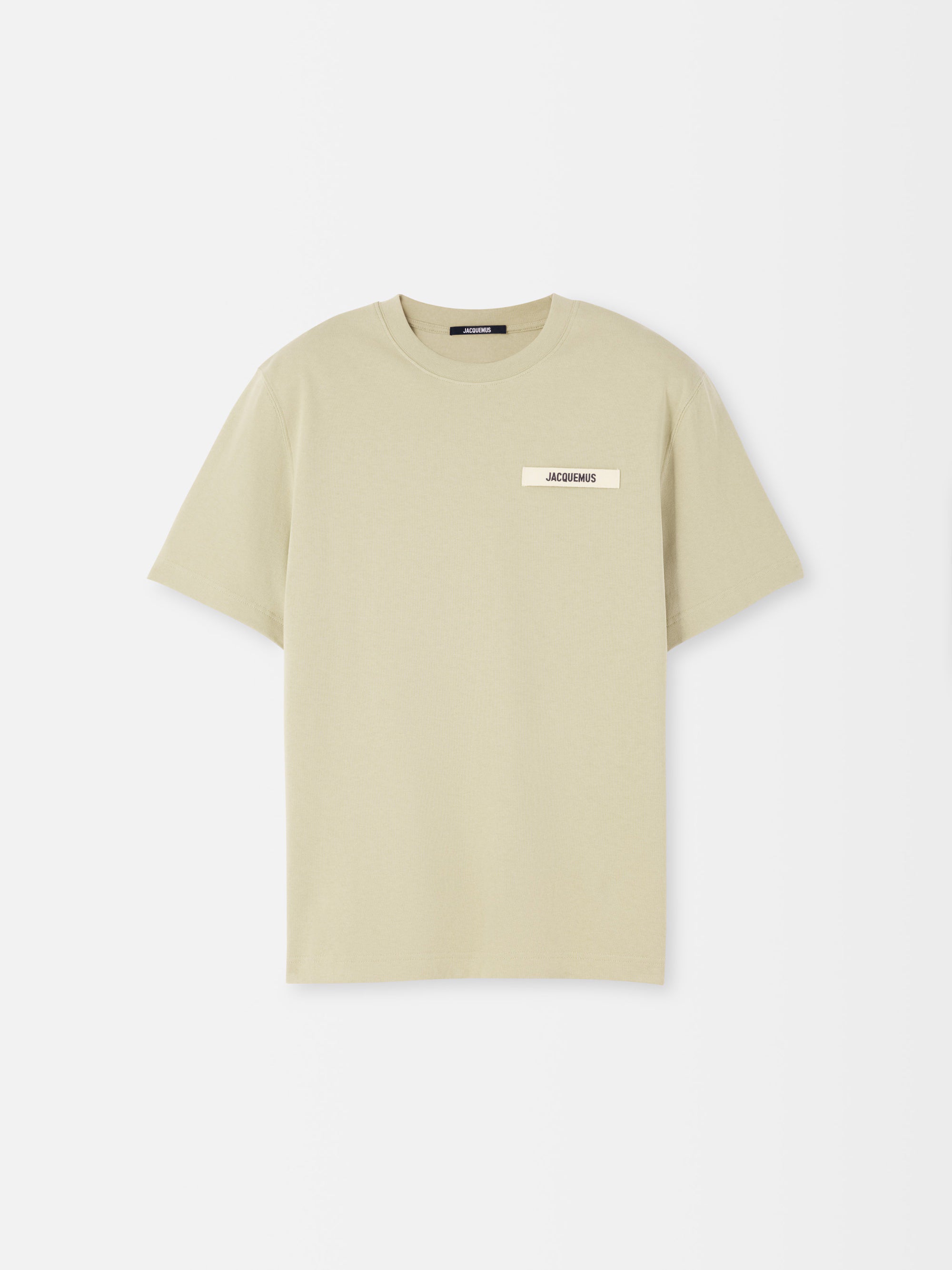 Tee-shirt JACQUEMUS Gros Grain Light Khaki, haut en coton kaki clair avec détail gros-grain discret et coupe épurée.