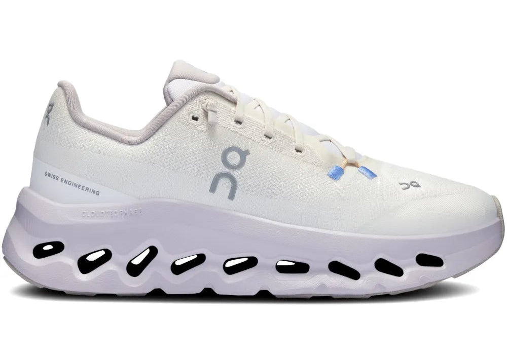 On Running Cloudtilt Sand Lavender, sneaker lifestyle beige et lavande équipée de la technologie CloudTec Phase® et de l'amorti Helion™ vue de profil. 
