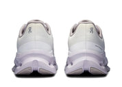 On Running Cloudtilt Sand Lavender, sneaker lifestyle beige et lavande équipée de la technologie CloudTec Phase® et de l'amorti Helion™ vue de derrière. 