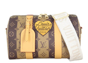 Louis Vuitton x Nigo City Keepall Monogram Stripes Brown, sac Louis Vuitton compact en toile Monogram marron avec détails Stripes, doubles poignées et bandoulière.