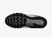 Nike P-6000 Anthracite Smoke Grey grise et noire avec tige textile, superpositions en cuir, Swoosh réfléchissant et semelle rétro-running.