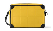 Louis Vuitton Mini Soft Trunk Damier Scuba Yellow en cuir de veau jaune à motif Damier en relief, détails métalliques noirs et bandoulière.
