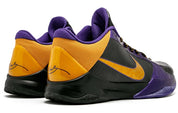 Nike Kobe 5 Protro Lakers CD4991-500, chaussure de basketball Kobe Bryant violette, noire et dorée inspirée des Los Angeles Lakers.