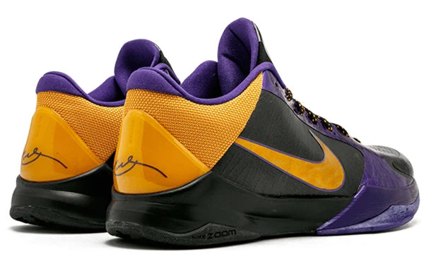 Nike Kobe 5 Protro Lakers CD4991-500, chaussure de basketball Kobe Bryant violette, noire et dorée inspirée des Los Angeles Lakers.