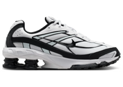 vNike Shox Ride 2 White Black avec tige en mesh respirant blanc, empiècements synthétiques noirs, amorti Nike Shox au talon et semelle extérieure en caoutchouc vue de profil intérieur. 