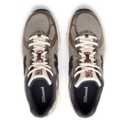 New Balance 740N JJJJound Mushroom, sneaker rétro-running beige et marron issue de la collaboration JJJJound x New Balance avec tige en mesh vue du dessus. 