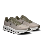 On Running Cloudtilt Olive Desert, sneaker lifestyle On Running vert olive et beige équipée de la technologie CloudTec Phase® et de l'amorti Helion™ vue de 3/4 face. 