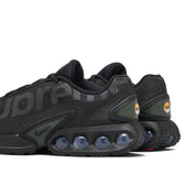 Nike Air Max Dn Supreme Black, sneaker noire issue de la collaboration Supreme x Nike avec semelle Dynamic Air et détails Supreme.