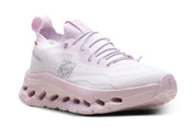 sneakers premium On Running Cloudtilt LOEWE rose pâle en mesh technique avec semelle CloudTec Phase et finitions luxe vue de 3/4 face. 