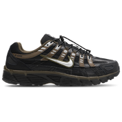 Nike P-6000 Black Dark Hazel noire et marron avec tige en mesh, empiècements en cuir, détails Metallic Silver et semelle rétro-running.