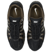 Nike P-6000 Black Dark Hazel noire et marron avec tige en mesh, empiècements en cuir, détails Metallic Silver et semelle rétro-running.