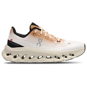 On Running Cloudtilt Ivory Almond, sneaker lifestyle beige et ivoire équipée de la technologie CloudTec Phase® et de l'amorti Helion™ vue de profil. 