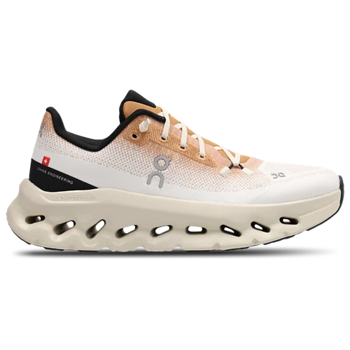 On Running Cloudtilt Ivory Almond, sneaker lifestyle beige et ivoire équipée de la technologie CloudTec Phase® et de l'amorti Helion™ vue de profil. 