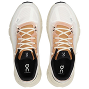 On Running Cloudtilt Ivory Almond, sneaker lifestyle beige et ivoire équipée de la technologie CloudTec Phase® et de l'amorti Helion™ vue du dessus. 