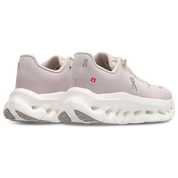 On Running Cloudtilt Pearl Fade, sneaker lifestyle On Running aux tons clairs Pearl Fade avec technologie CloudTec Phase® et amorti Helion™ vue de 3/4 arrière. 