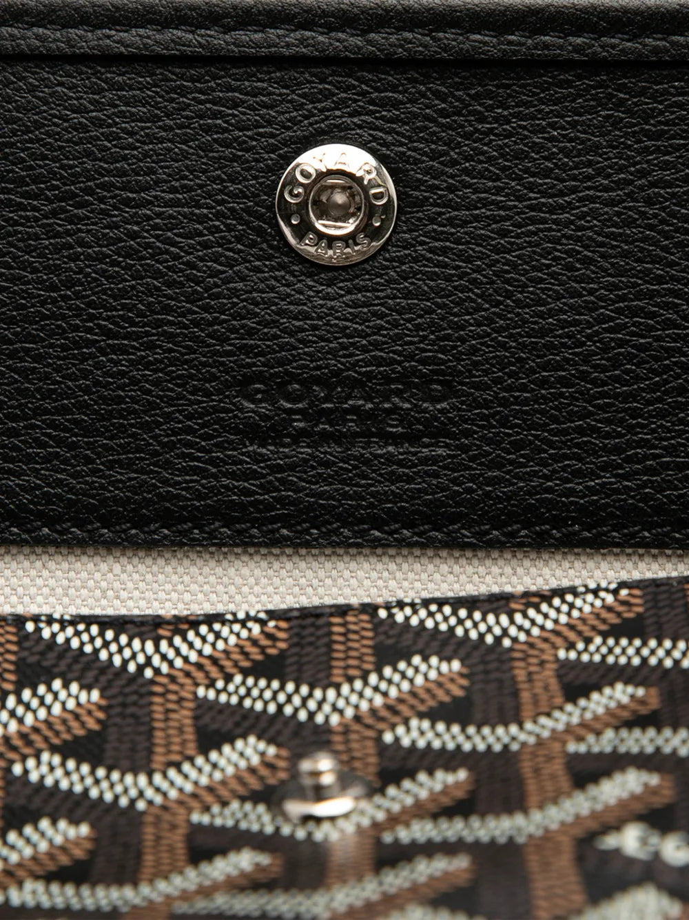 Goyard Saint Louis Tote PM Black, cabas en toile Goyardine noire à motif chevrons avec poignées en cuir et pochette intérieure amovible.