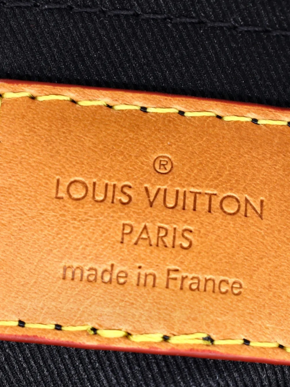 Louis Vuitton x Nigo Soft Trunk Damier Ebene Giant Mini Brown, mini sac bandoulière Louis Vuitton marron avec motif Damier Ebene Giant signé Nigo.