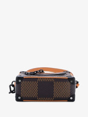Louis Vuitton x Nigo Soft Trunk Damier Ebene Giant Mini Brown, mini sac bandoulière Louis Vuitton marron avec motif Damier Ebene Giant signé Nigo.