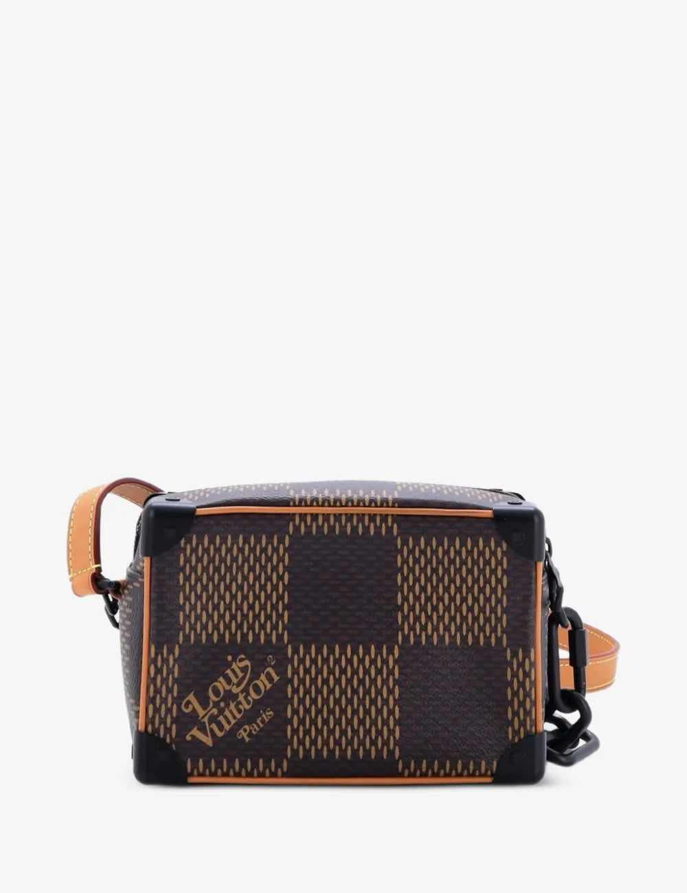 Louis Vuitton x Nigo Soft Trunk Damier Ebene Giant Mini Brown, mini sac bandoulière Louis Vuitton marron avec motif Damier Ebene Giant signé Nigo.