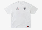 Palace x Nike England T-shirt White, t-shirt blanc en coton premium issu de la collaboration Palace x Nike avec design streetwear inspiré de l'Angleterre vu de face. 