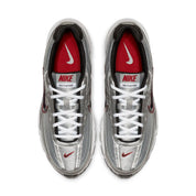Nike Initiator Metallic Silver Red en mesh Metallic Silver, blanc et noir avec renforts superposés et silhouette rétro-running vue du dessus. 