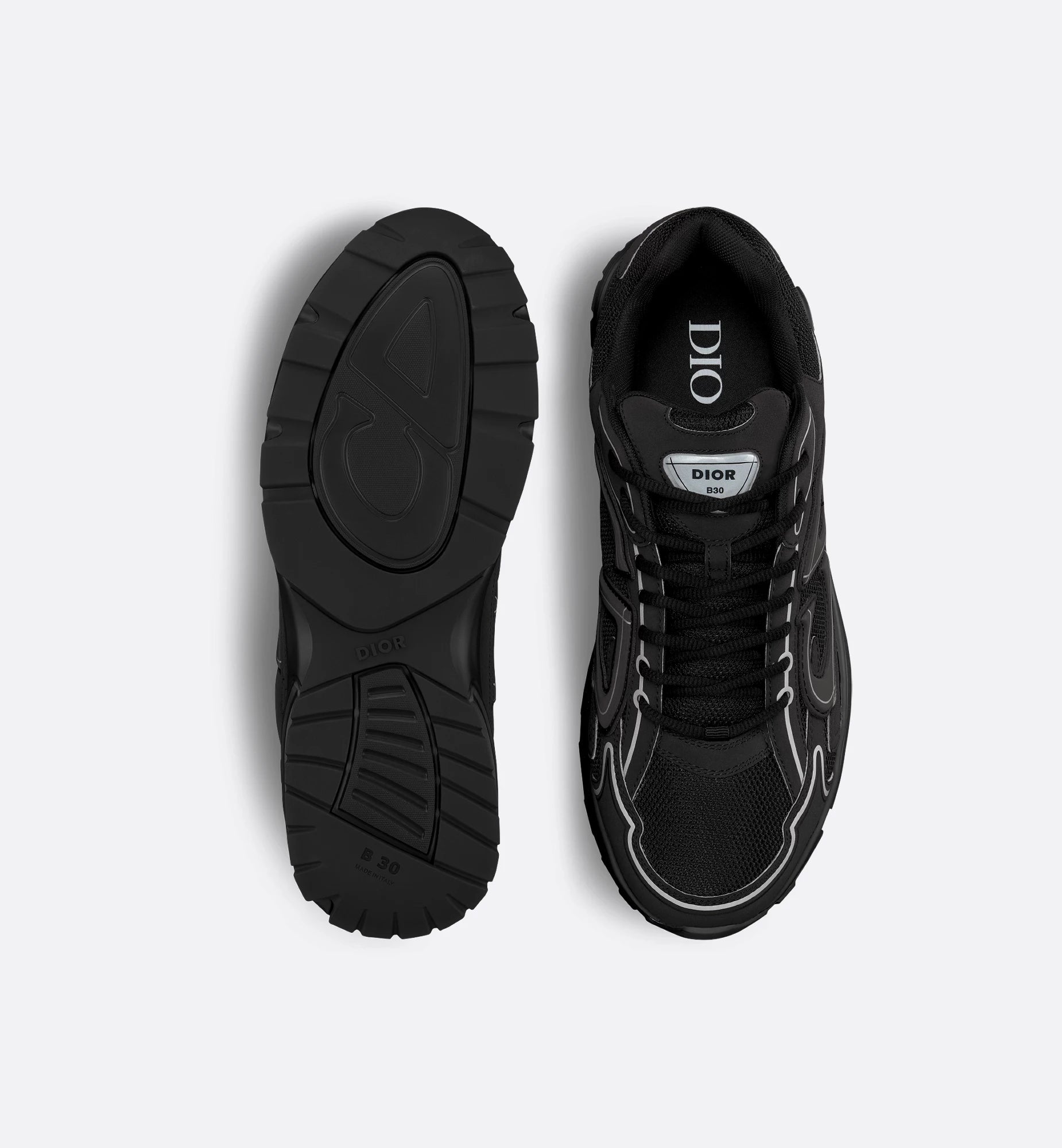 Dior B30 Triple Black – sneakers unisexes en noir intégral, alliant confort et luxe, vue de haut sur l'avant et la semelle de la chaussure