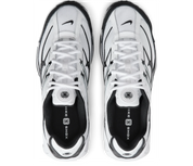 Nike Shox Ride 2 White Black avec tige en mesh respirant blanc, empiècements synthétiques noirs, amorti Nike Shox au talon et semelle extérieure en caoutchouc vue du dessus. 