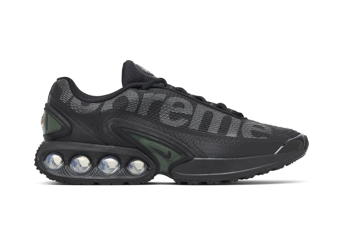 Nike Air Max Dn Supreme Black, sneaker noire issue de la collaboration Supreme x Nike avec semelle Dynamic Air et détails Supreme.