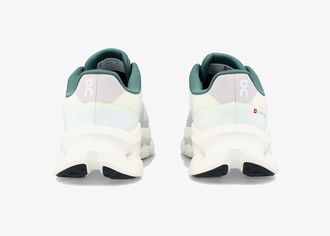 On Running Cloudtilt Remix Ivory Olive, sneaker lifestyle On Running ivoire et vert olive équipée de la technologie CloudTec Phase® et de l'amorti Helion