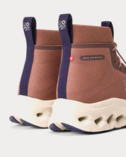 On Running Cloudtilt Hi LOEWE taupe beige et navy en mesh technique avec semelle CloudTec Phase premium. vue de 3/4 arrière