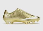 Nike Mercurial Superfly 1 RGN FG SE CR7 Metallic Gold Star avec tige Flyknit dorée, revêtement Gripknit, collier Dynamic Fit et semelle FG à crampons pour gazon naturel.
