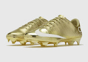 Nike Mercurial Superfly 1 RGN FG SE CR7 Metallic Gold Star avec tige Flyknit dorée, revêtement Gripknit, collier Dynamic Fit et semelle FG à crampons pour gazon naturel.