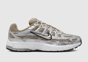 Nike P-6000 Khaki Metallic Silver kaki et argentée avec tige en mesh, empiècements métallisés et semelle rétro-running.