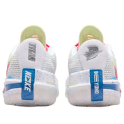 Nike Air Zoom GT Cut Titan x Dylan Harper White Multi, chaussure de basketball Nike blanche multicolore avec technologie Zoom Air et détails Titan x Dylan Harper vue de derrière. 