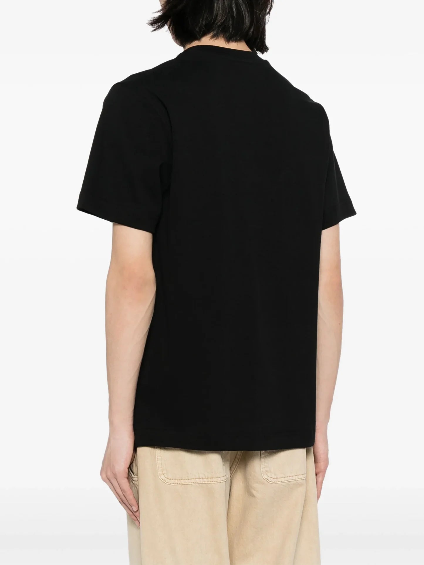 Jacquemus Le T-shirt Gros Grain Black, tee-shirt en coton noir premium, avec bande Gros Grain ton sur ton sur la poitrine, coupe ample wide cut, col rond en bord-côte et coutures renforcées.