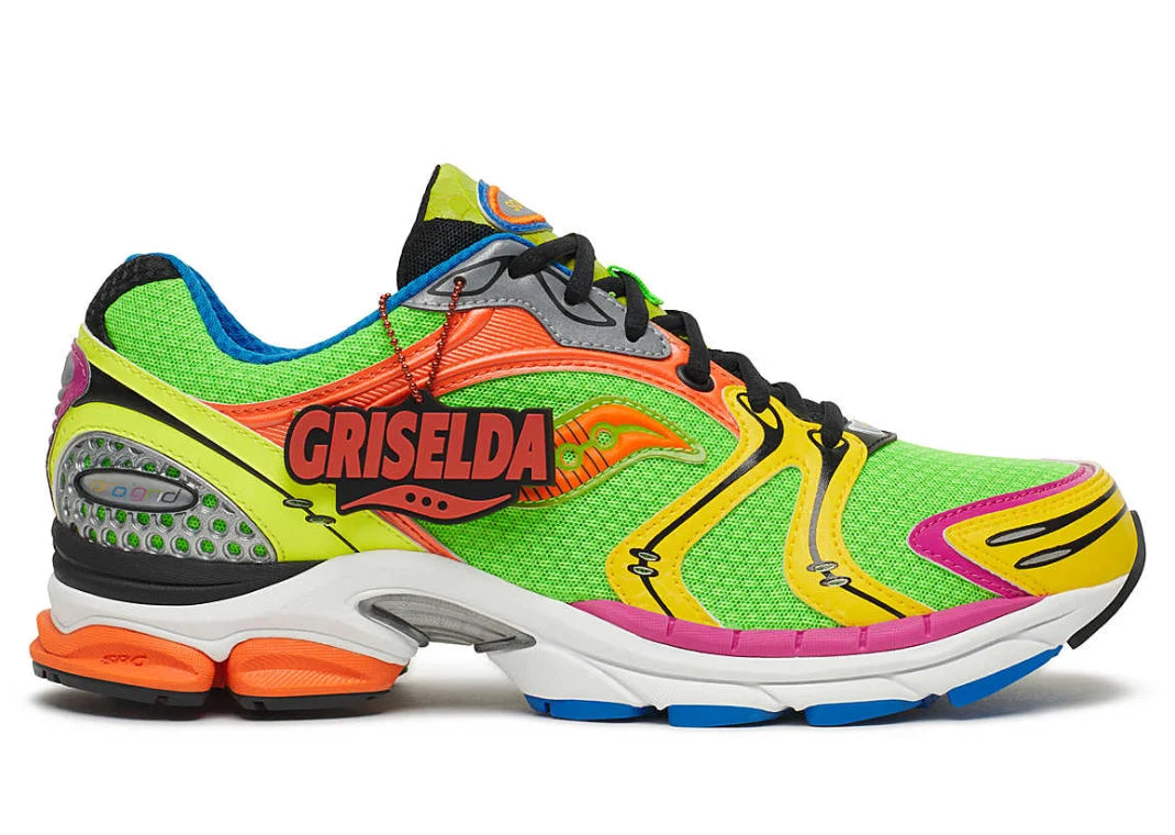 Saucony ProGrid Triumph 4 argentée métallique avec détails crimson et amorti ProGrid, édition Westside Gunn. Vue de profil
