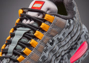 Sneaker Nike Air Max 95 LEGO Pixel Camo avec motif camouflage pixelisé inspiré de LEGO, unités Air visibles et design rétro-running iconique.