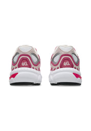 Sneaker ASICS GEL-NYC White Pink Cloud en mesh blanc avec détails roses et amorti GEL pour un confort optimal au quotidien.