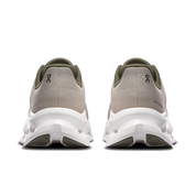 On Running Cloudtilt Olive Desert, sneaker lifestyle On Running vert olive et beige équipée de la technologie CloudTec Phase® et de l'amorti Helion™ vue de derrière. 