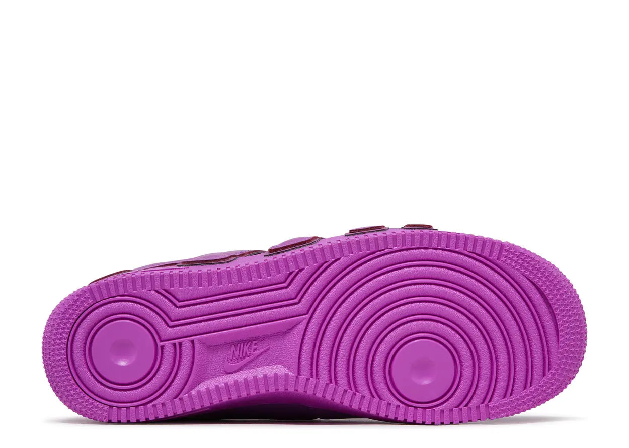 Sneakers Nike Air Force 1 Low Cactus Plant Flea Market fuchsia en cuir premium avec volumes sculpturaux et amorti Air iconique