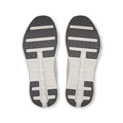 On Running Cloudtilt Bloom Sakura, sneaker lifestyle rose On Running équipée de la technologie CloudTec Phase® et de l'amorti Helion™ vue sur les semelles