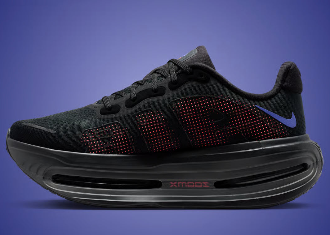 Sneakers Nike Vomero Premium femme en Black, Sapphire et Rose avec mesh respirant et amorti Zoom Air premium.