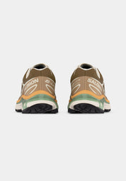 Salomon XT-6 Coyote Brown Sahara Sun avec tige en mesh brun, renforts synthétiques, détails Sahara Sun, technologies Quicklace, SensiFit, EnergyCell et semelle Contagrip.