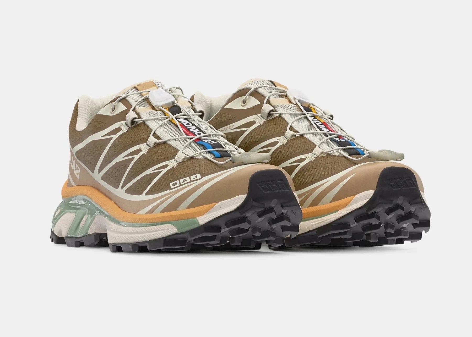 Salomon XT-6 Coyote Brown Sahara Sun avec tige en mesh brun, renforts synthétiques, détails Sahara Sun, technologies Quicklace, SensiFit, EnergyCell et semelle Contagrip.