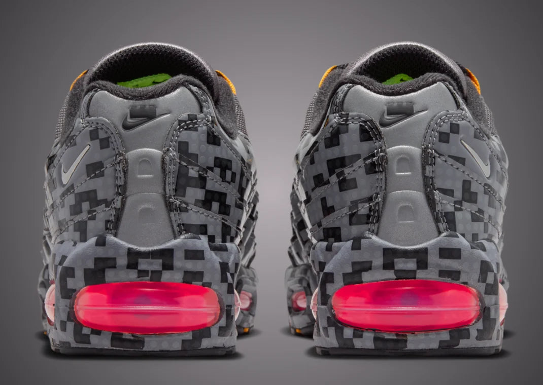Sneaker Nike Air Max 95 LEGO Pixel Camo avec motif camouflage pixelisé inspiré de LEGO, unités Air visibles et design rétro-running iconique.