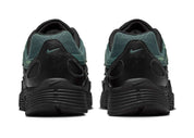Nike P-6000 Anthracite Clay Green grise et noire avec tige textile, empiècements multicouches et détails vert Clay Green.