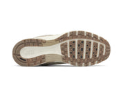 Nike P-6000 Light Orewood Brown beige et kaki avec tige en mesh, empiècements multicouches et semelle rétro-running.