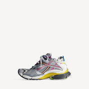 Balenciaga Runner Multicolor avec tige en mesh respirant, empiècements en cuir et matières synthétiques multicolores, silhouette running déstructurée et semelle épaisse en caoutchouc.
