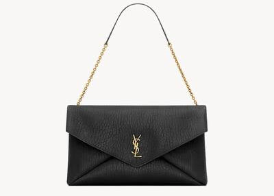 Saint Laurent Cassandra Chain Shoulder Bag Black en cuir noir avec bandoulière chaîne et silhouette structurée.