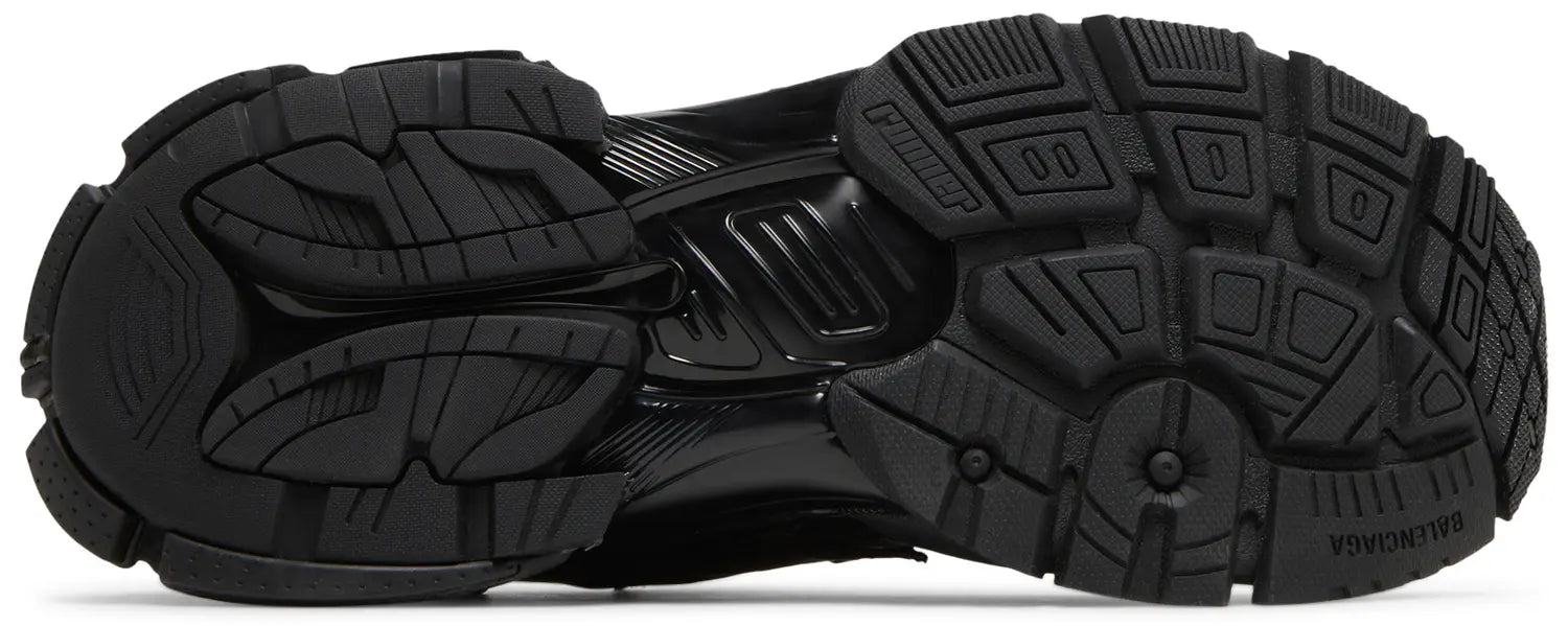 Texte alternatif (alt) :
Balenciaga Runner Black avec tige en mesh respirant, empiècements en cuir et matières synthétiques noires, silhouette running déstructurée et semelle épaisse en caoutchouc.